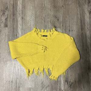 Zaful Mustard Yellow Distressed Scalloped V-Neck Frayed Cropped Sweater One Size